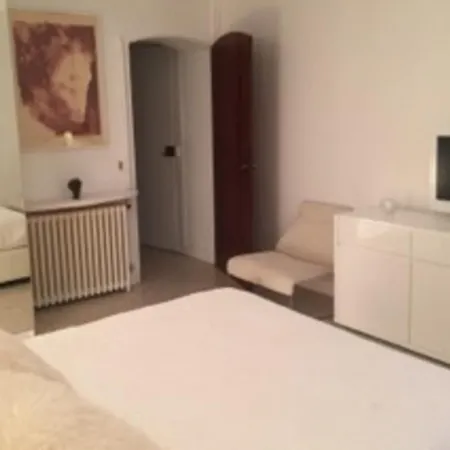 Large Triplex With Terrace Near Arc De Triomphe Paris