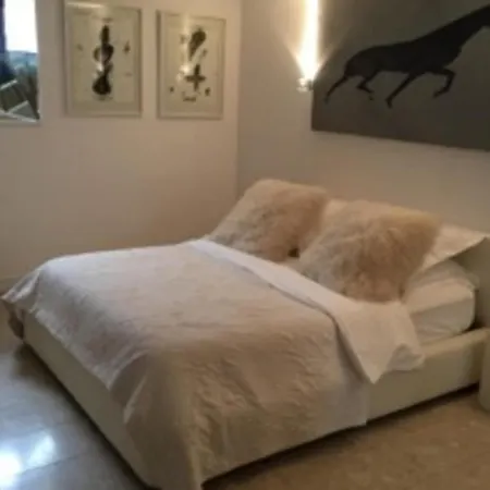 Large Triplex With Terrace Near Arc De Triomphe * Paris